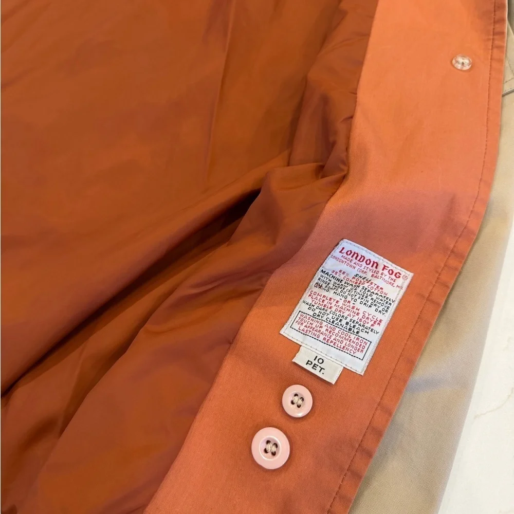 Vintage classic London Fog  Tan Trench Coat with Rust Lining Union Label USA 10P